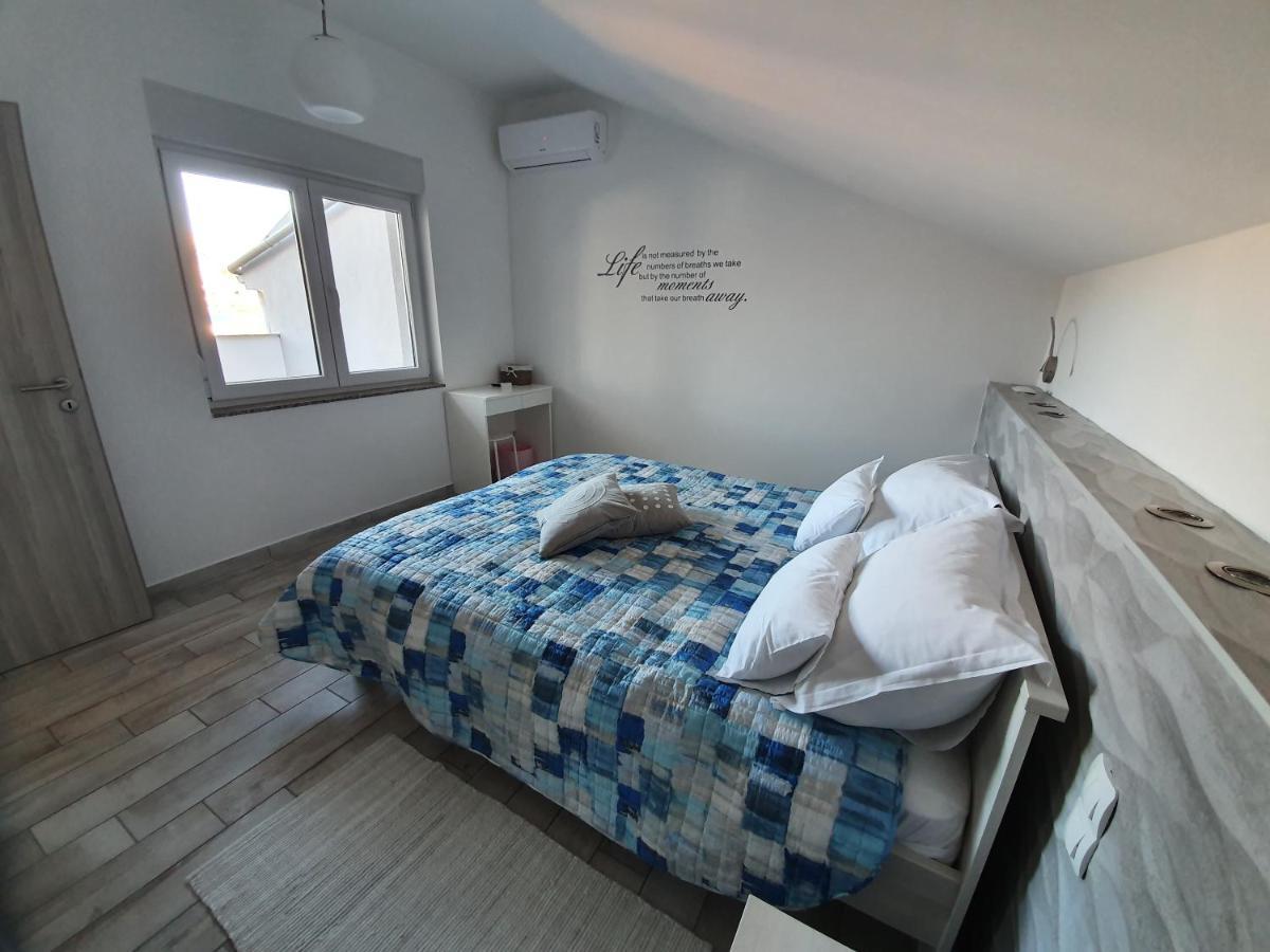 Apartment Villa Franci Паг Екстериор снимка