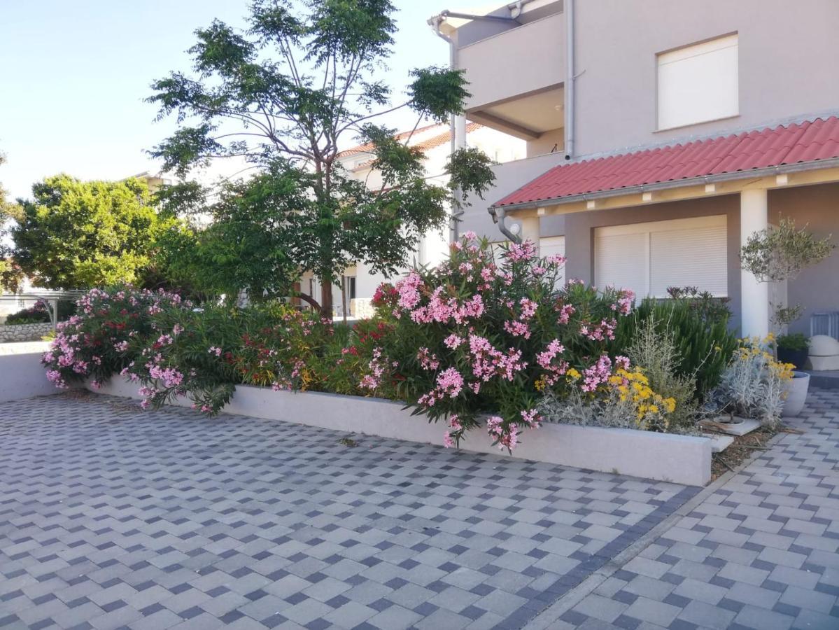 Apartment Villa Franci Паг Екстериор снимка
